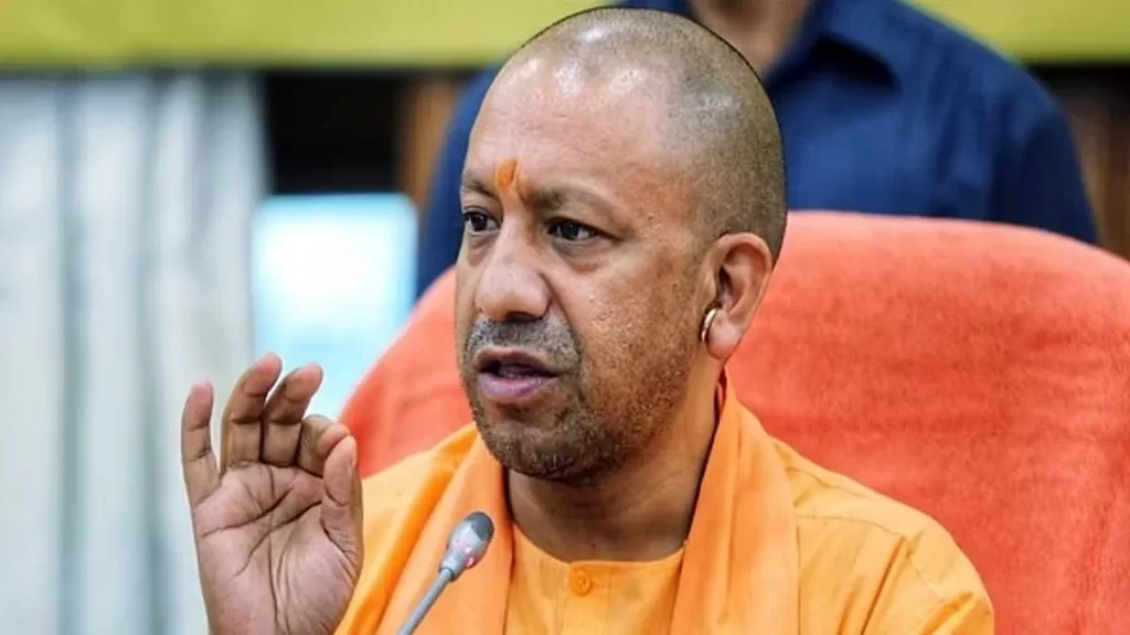 Up News Tablet Smartphone Distribution To 35 Lakh Youth Adityanath
